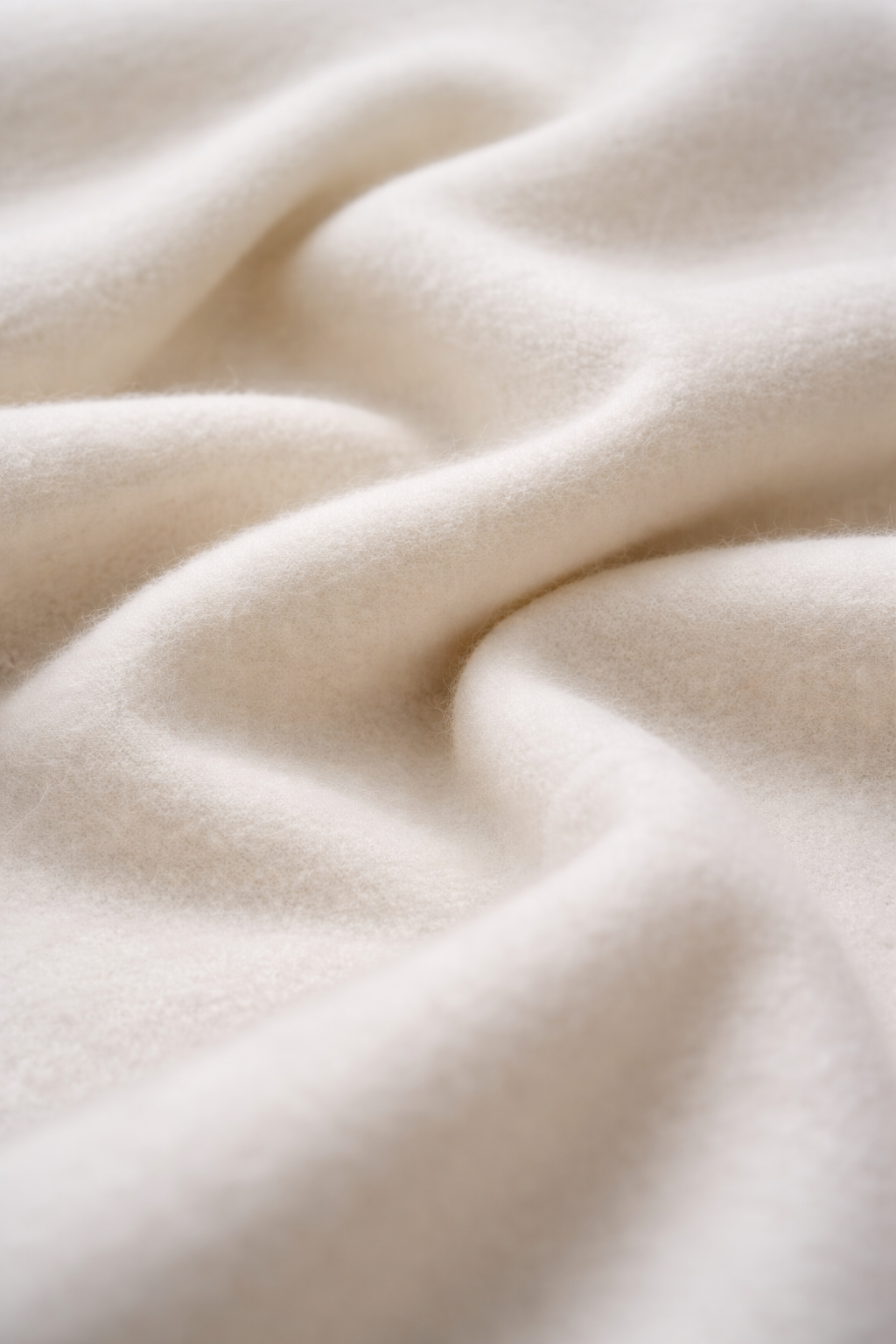 The Victoria Moss in Cream